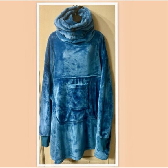 Wearable Pavilion NECK WARMER HOODED PONCHO BLANKET - Picture 1 of 3